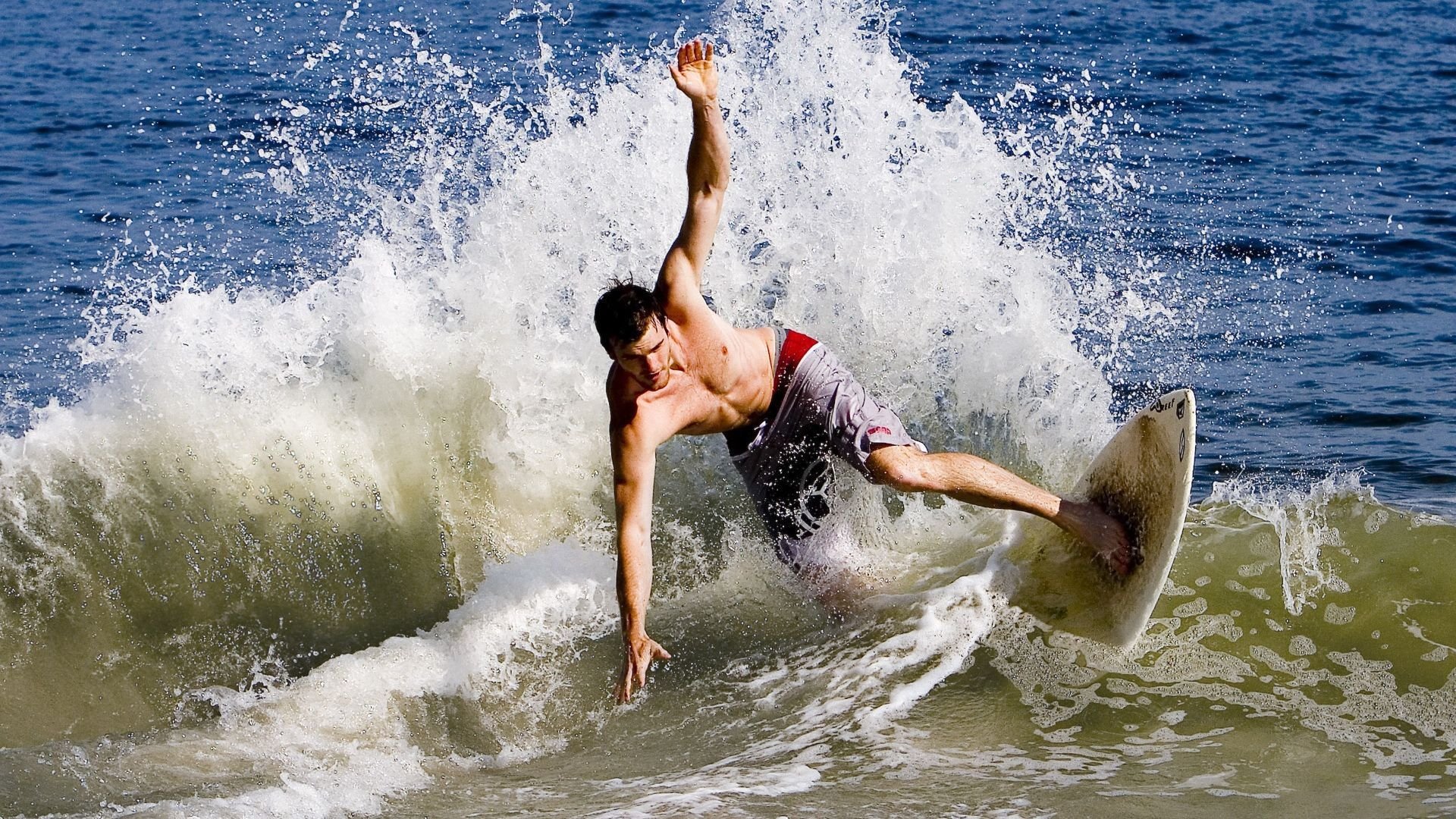 中国选手包揽亚洲滑板锦标赛前三，中国滑板金牌